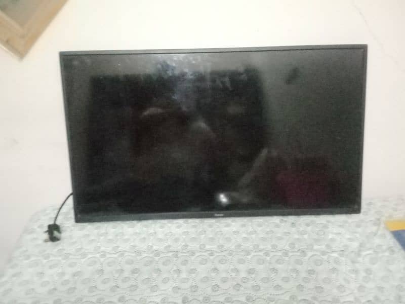 Broken Panel LED 40 Inch HD IIYAMA 3