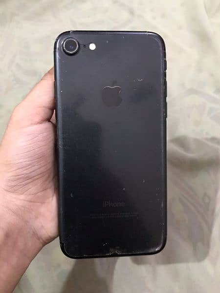 I phone 7 for sale. . 3