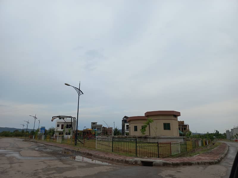 Five marla plot for sale in Rafi block phase 8 4