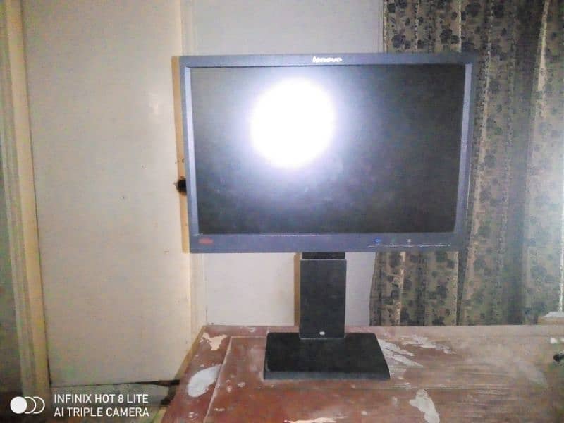 Lenovo monitor adjustable with vji and DB port 60hz display 2