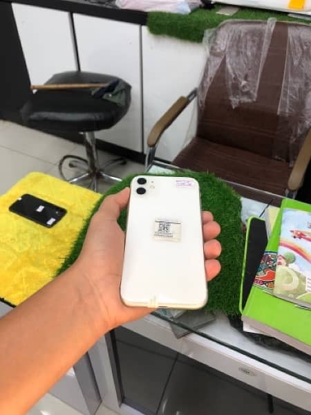 iphone 11  NONPTA  J. V   [64]GB 6