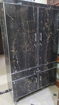 Cupboard Wardrobe Almari fir Urgent Sale