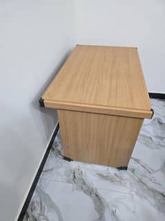 Computer table