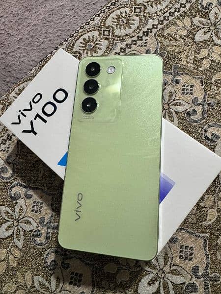 Vivo y100 (8+8/256) 2