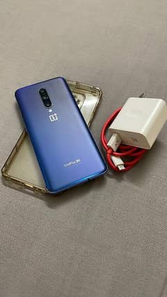 one plus 7pro 5g 10/10 with original charger, cover and UV protractor