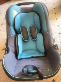 car seat in excellent condition with diaper changing matt