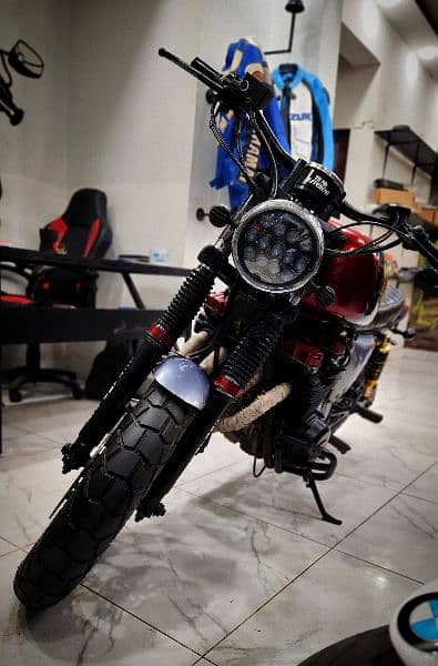 Kawasaki 650cc Scrambler Heavy bike 3