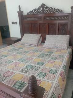 chinyoti bed dressing in excellent condition