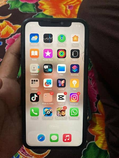 iphone 11 condition 10 by 9 just glass break 1st hand use 4