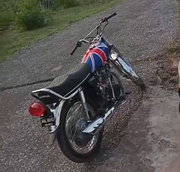 urgent sale krna ha bike bilkul saf ha koi kam nhi ha 1