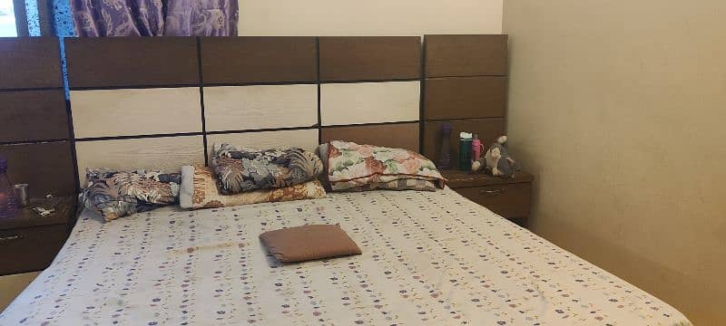 bed in good condition with 2 side tables n bed has two drawers inside 3