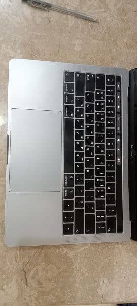 MacBook pro 2019  13 inch 1