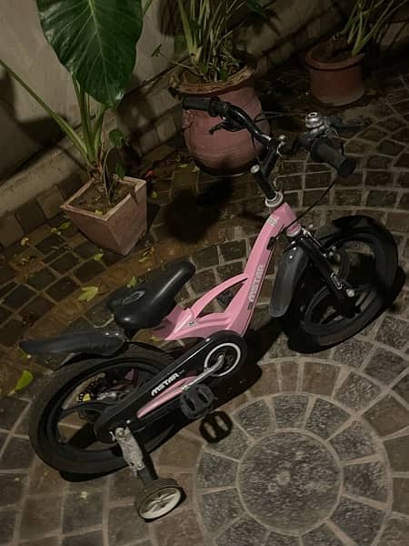 selling pink childrens bicycle in perfect unused condition 4