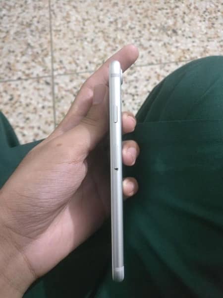 iPhone 7 Silver Color 32gb Non PTA 4