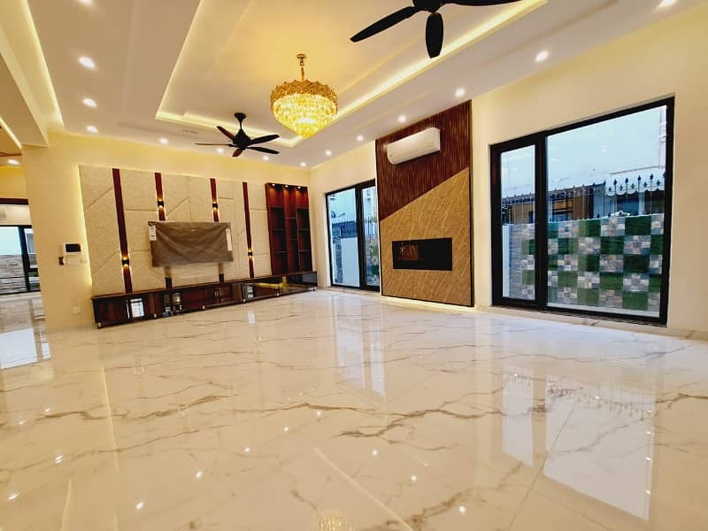 OWNER NEEDY 1 KANAL ORIGINAL MAZAR Muner DESIGN SPANISH BANGALOW FOR SALE NEAR TO PARK. 10