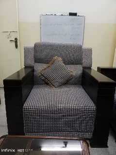 sofa set 05 seaters along with table set  for sale at chashma