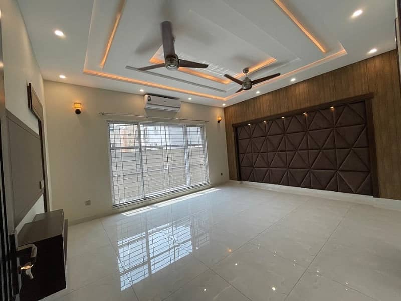 01 KANAL LIKE NEW UPPER PORTION AVAILEBAL FOR RENT IN BAHRIA TOWN LAHORE 4