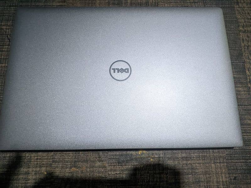 Dell Precision 5510
I7 6th gen
512 NVME
16GB RAM
2GB dedicated GPU 6