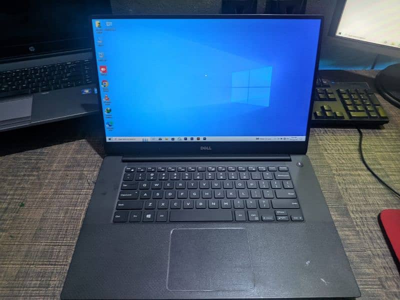 Dell Precision 5510
I7 6th gen
512 NVME
16GB RAM
2GB dedicated GPU 7