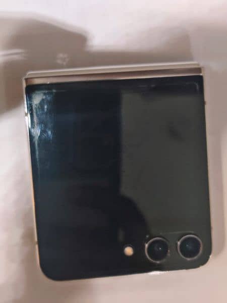 Samsung Z Flip 5 1