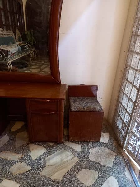 Wooden Beautiful Dressing Table with Chair for Sale 2