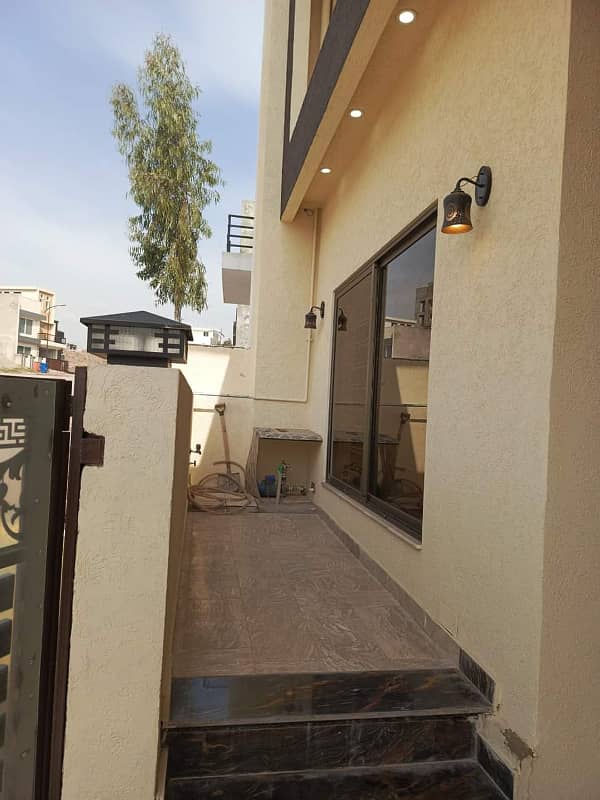 5 Marla Double Storey House Park Face And Back Open Available For Sale 2