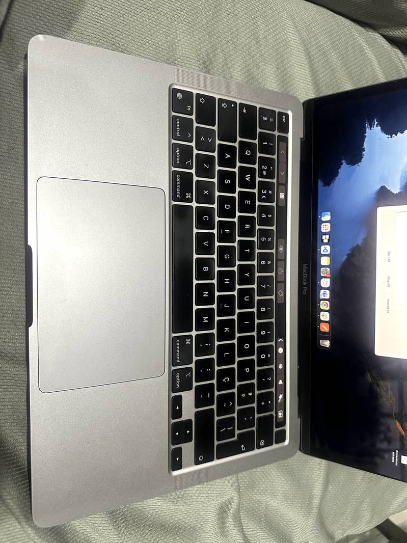 Macbook pro m1 Touchbar 16GB Ram 256GB SSD 4