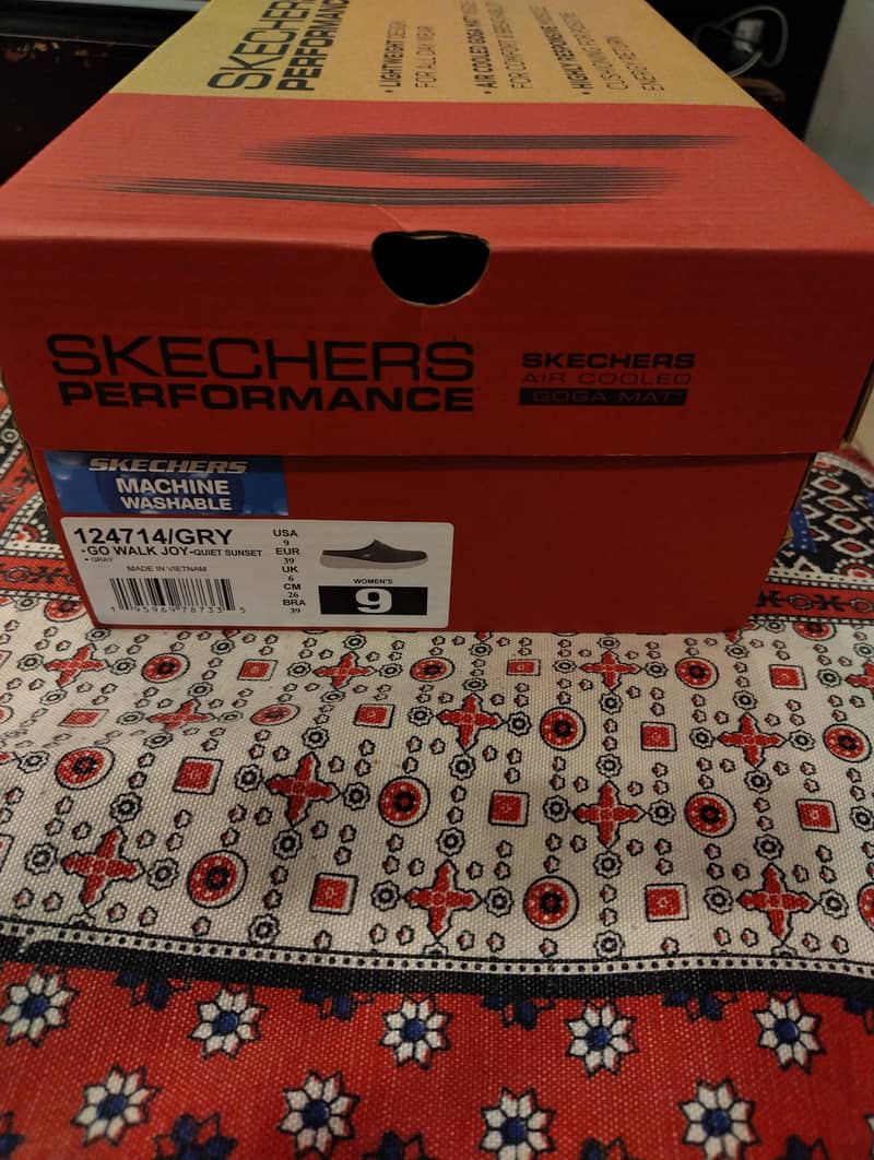 Skecher GoWalk Joy Slip ons size 39 4