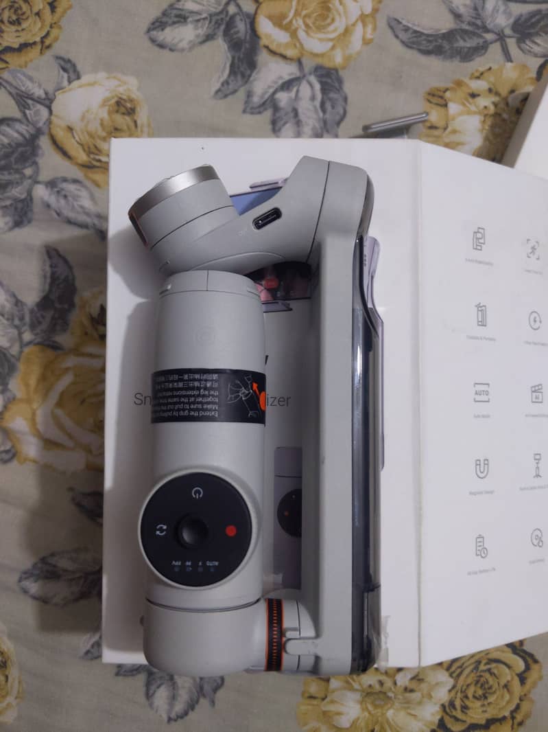 Insta 360 Flow-Smartphone Gimble (Brand New) Just Box Open 6