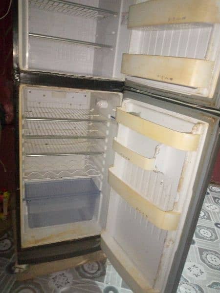 refrigerator good condition 4