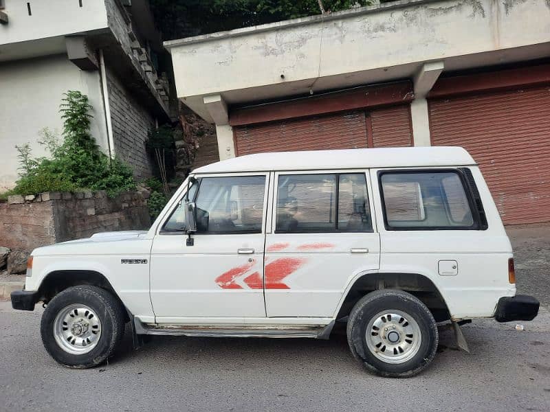 Mitsubishi Pajero 1991 3