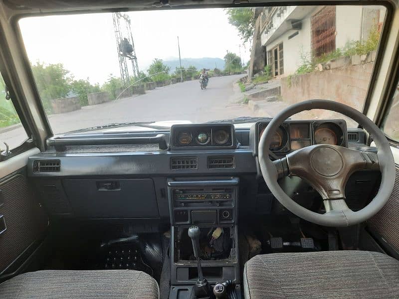 Mitsubishi Pajero 1991 8