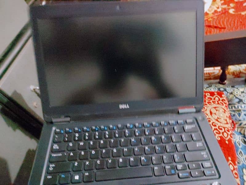 Dell Latitude e7250. i5 5th Generation 12