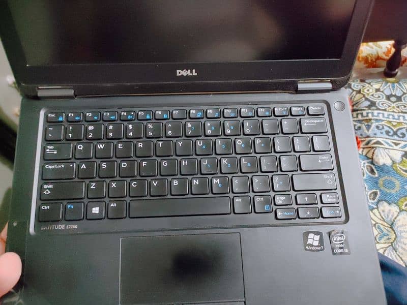 Dell Latitude e7250. i5 5th Generation 13