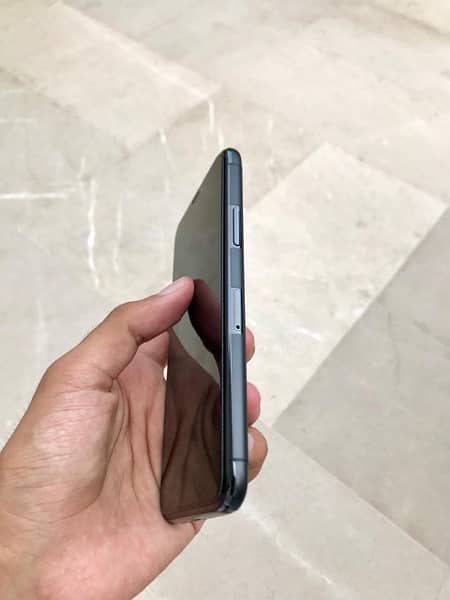 iPhone 11 Pro  contact WhatsApp 03557305403 5