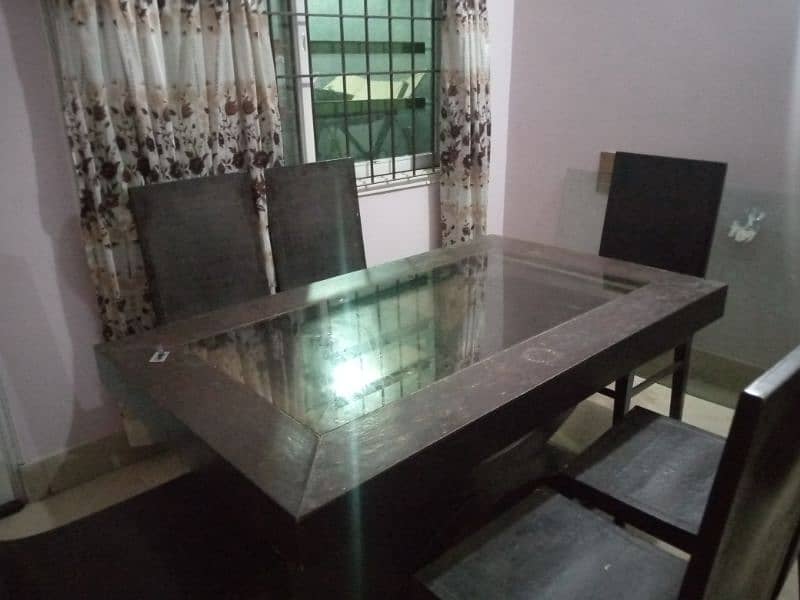 urgent sales of dining table serious buyers only 4