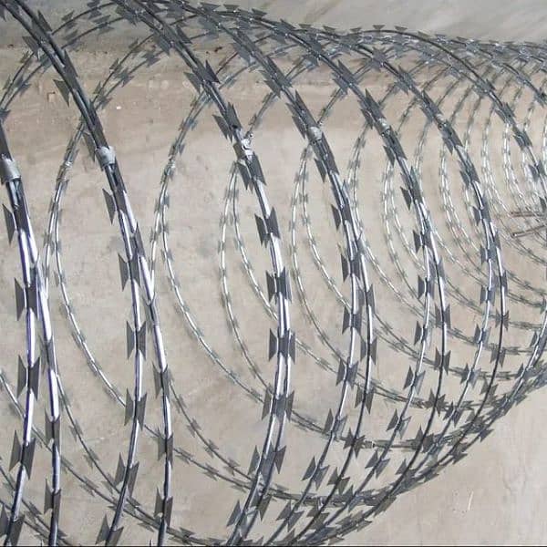 Razor Wire Barbed Wire Chain Link Fence Pole Jali Welded mesh 15