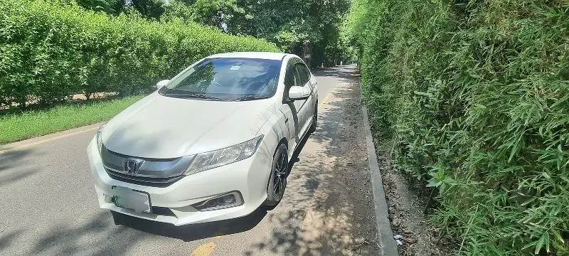 Honda Grace Hybrid 2015