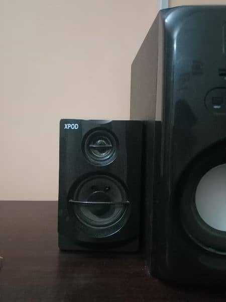 SPEAKERS 1