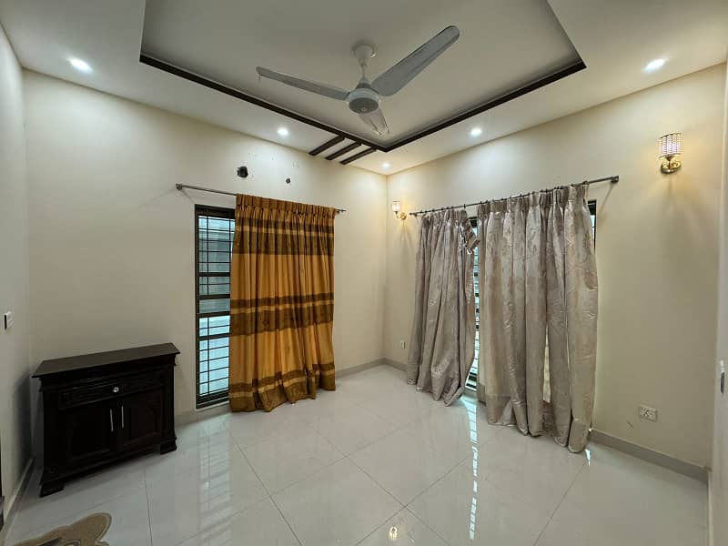 Eight Marla Non-Furnished Lower Portion Available For Rent In Bahria Town, Lahore. 4