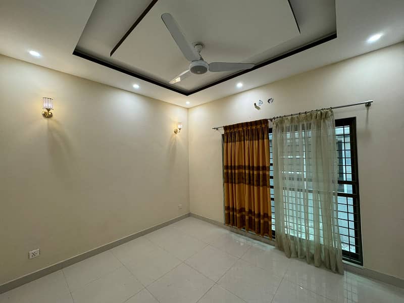 Eight Marla Non-Furnished Lower Portion Available For Rent In Bahria Town, Lahore. 7