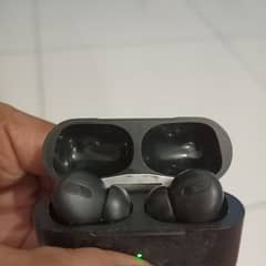 AIRPORD 2 EARBUDS SLIGHTLY USED