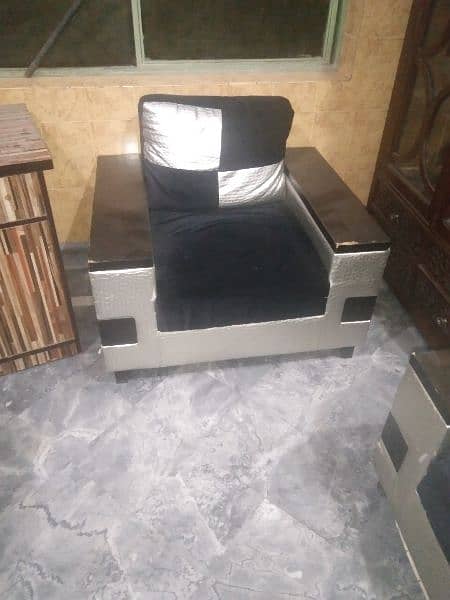 urgently sale sofa set 1