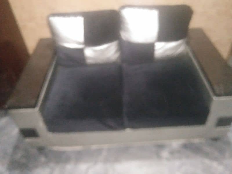 urgently sale sofa set 3