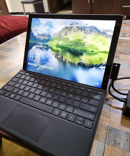 microsoft surface pro 5 LTE advance laptop 1