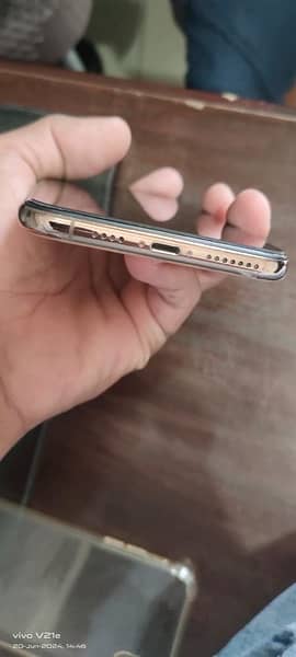 iphone xs Max 4