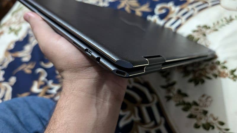 HP Spectre x360 2-in-1 16 inch, 4k Oled 4