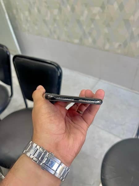 For Sale : iPhone 11 Pro Max 4