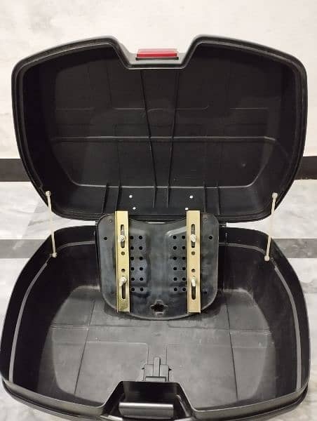 Universal Motorbike Tail/Top Box - Top Lock Storage Carrier Case 4