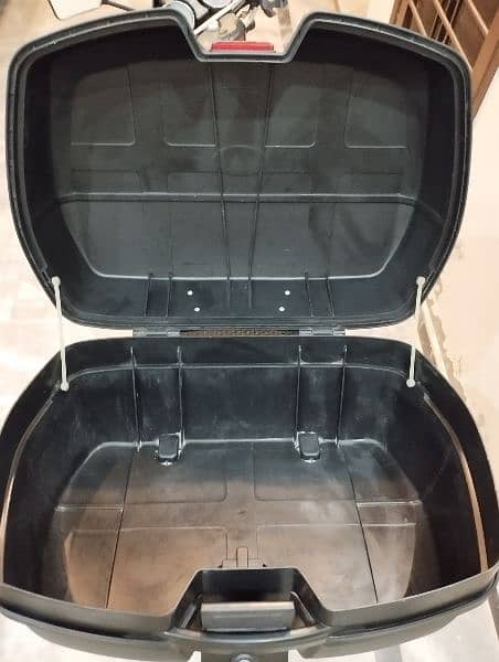 Universal Motorbike Tail/Top Box - Top Lock Storage Carrier Case 7